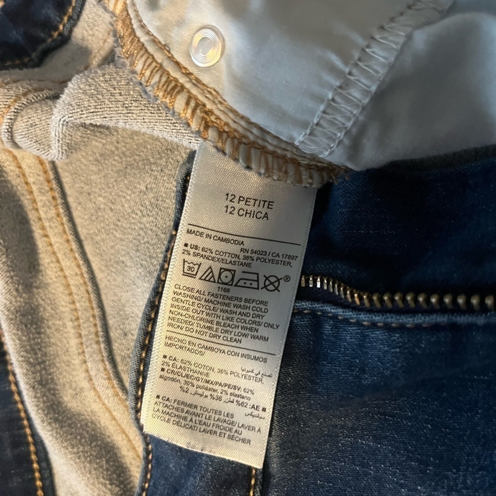 Old Navy Rockstar Super Skinny Jeans - Picture 6 of 8